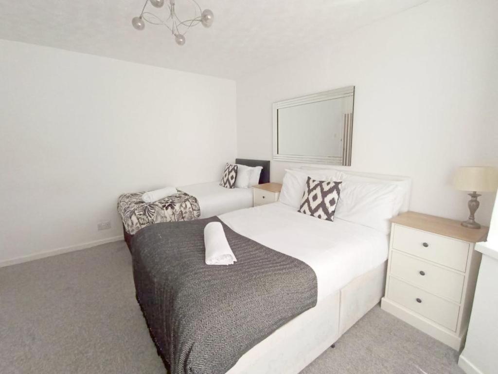 Cozy 4 Bedroom House In Smethwick With 4 Bathrooms Perfect For Contractors And Families Birmingham Exteriör bild